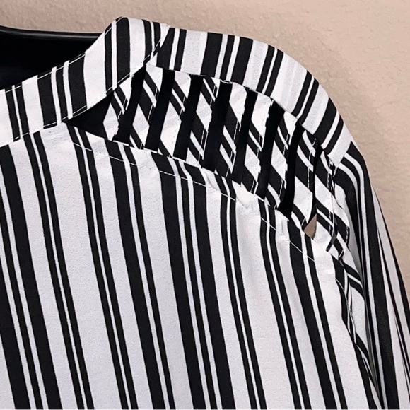 XL Juniors Candies Black White Striped Blouse Vneck Toggle Zip Neckline Cutout - Picture 13 of 16